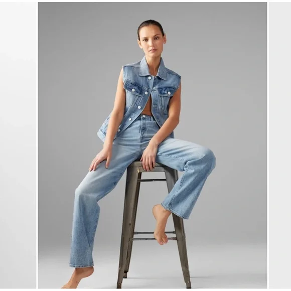 Triarchy
Cellsius Capsule Denim Vest - Picture 2 of 3